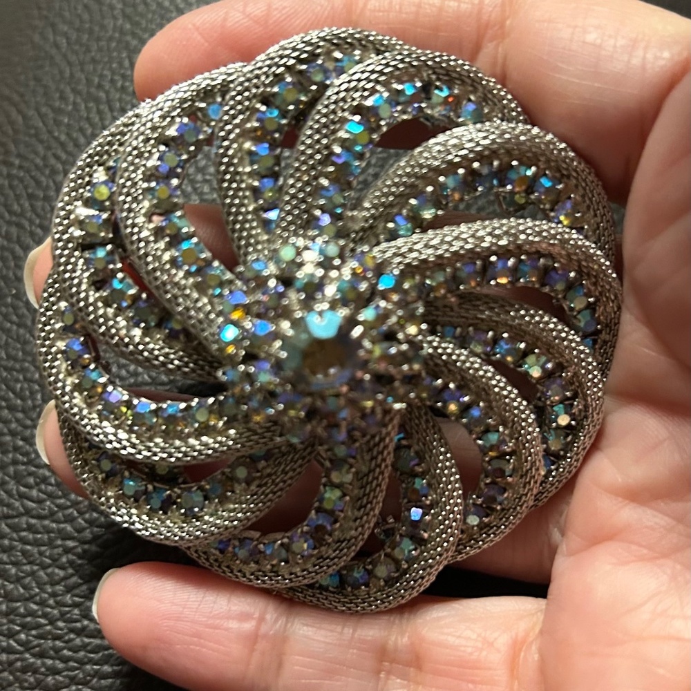 VINTAGE SUPERBE BROOCH PIN